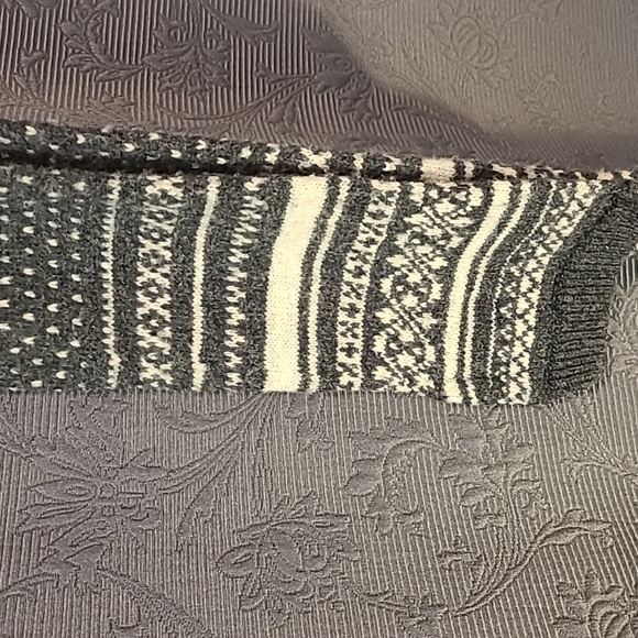 🌸American Eagle Outfitters Y2K Skinny Wool Blend Scarf, Charcoal Gray and white - Picture 3 of 5